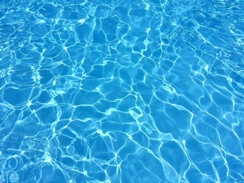 Ahorrar agua piscina